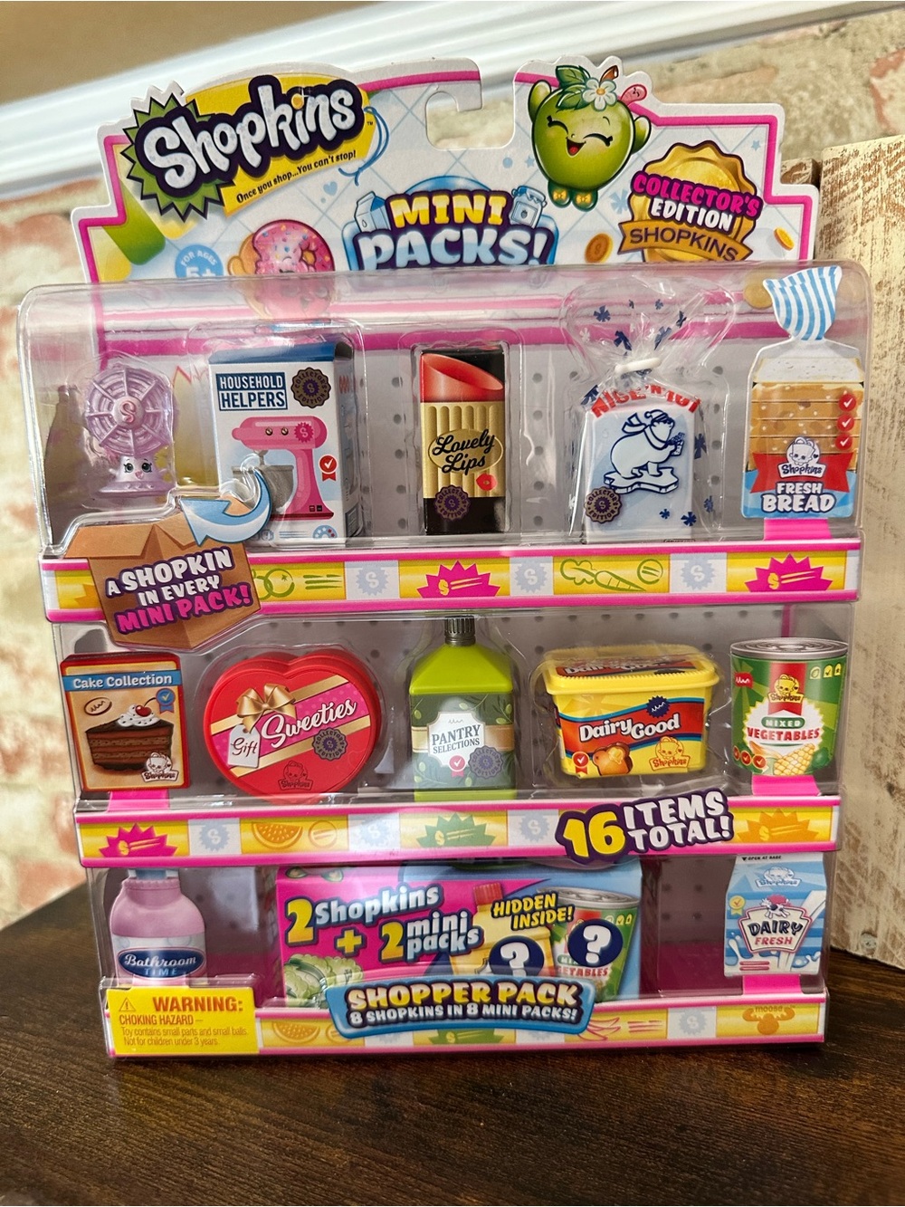Shopkins Mini Packs Shopper Pack - 16 Items Total (8 Shopkins & 8 Mini Packs)